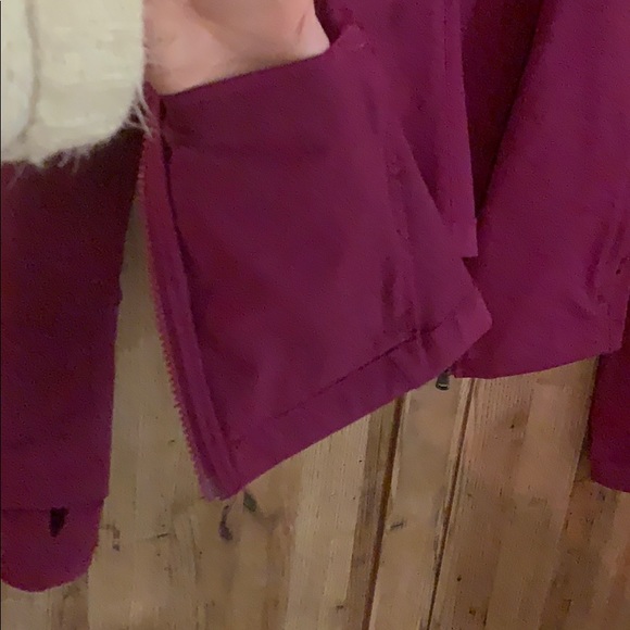 All season Under Armour zip up - Picture 5 of 5